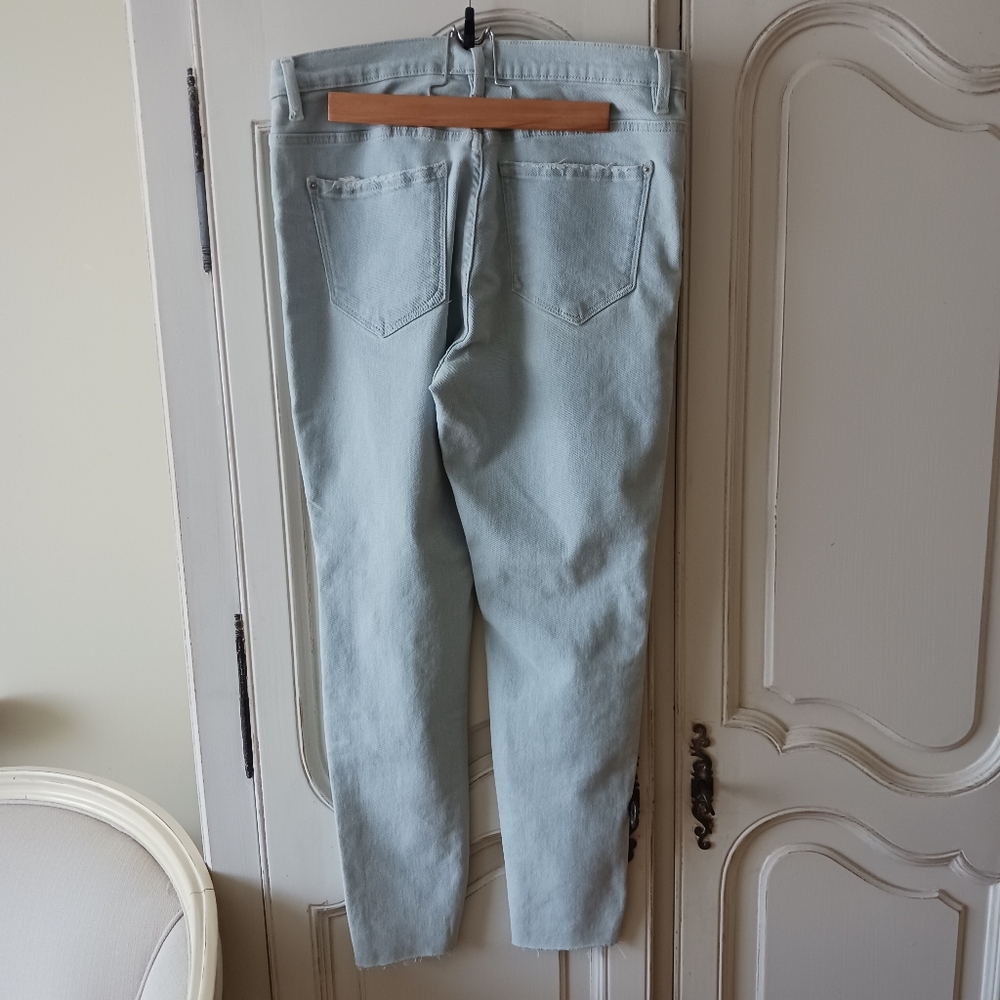 High Rise Light Wash Jeans - Picture 7 of 8